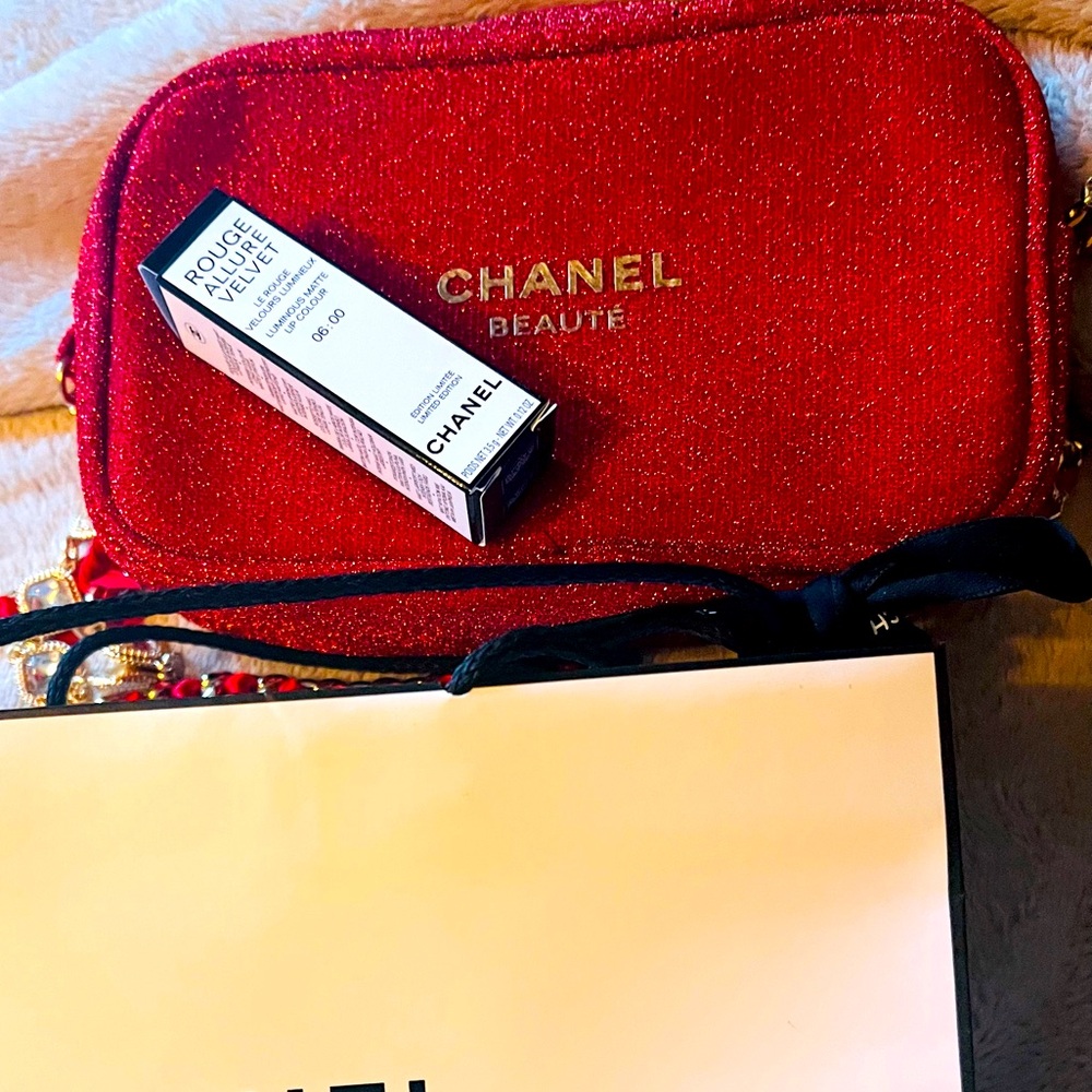Brand new Chanel on the go beauty bag with crossbody chain